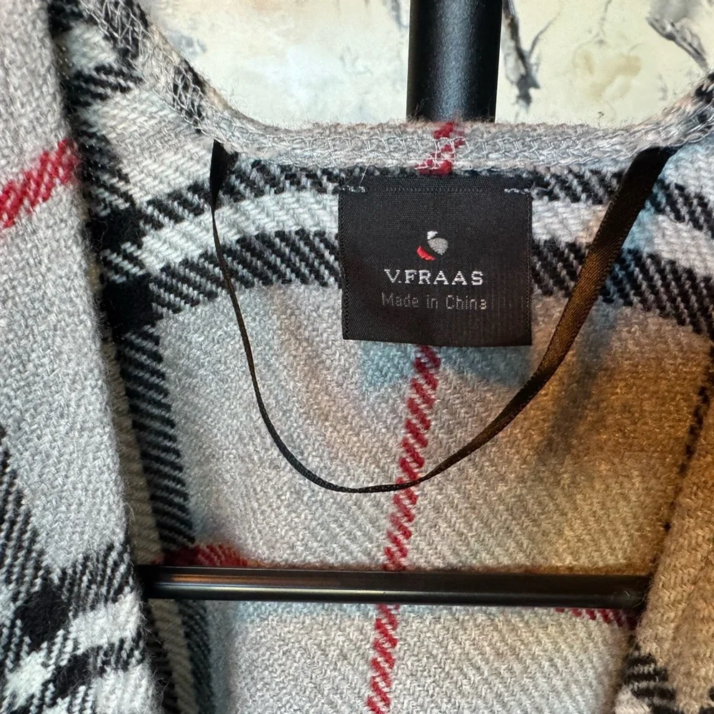 V. FRAAS Gray Plaid Fringe Wrap with Red Accents